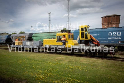 937A8052