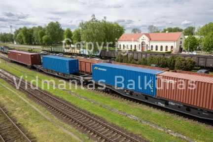 937A8206