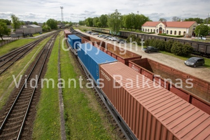 937A8208