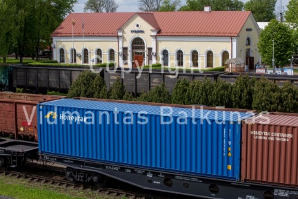 937A8237